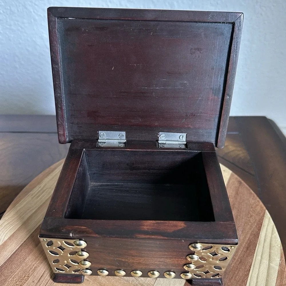 Vintage Keepsake‎ Trinket Box 6x4.5 Inch Solid Wood Brass Accents Studs Ornate